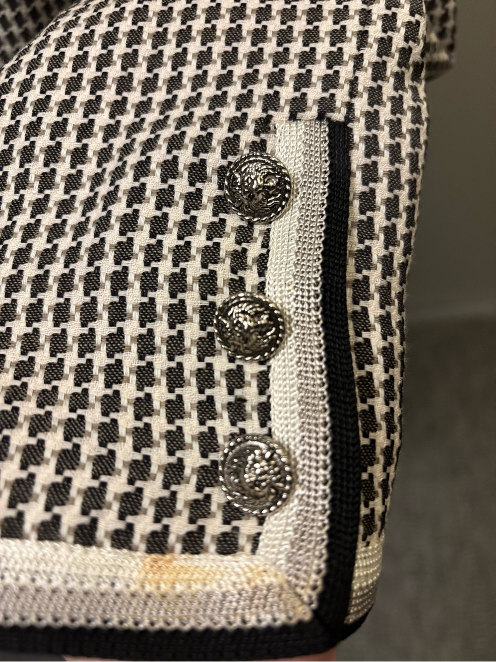 Classic Houndstooth Jacket - Women's Tailored Coat & matching skirt. - Picture 8 of 14